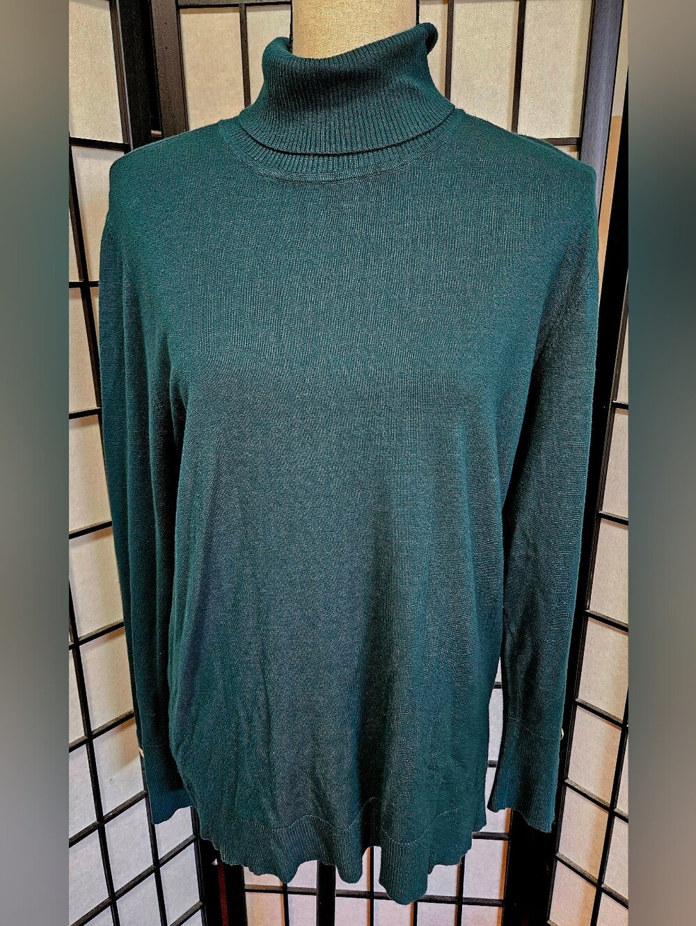 Chico's Size 2 Large Emerald Green Long Sleeve Button Cuff Light Turtleneck...